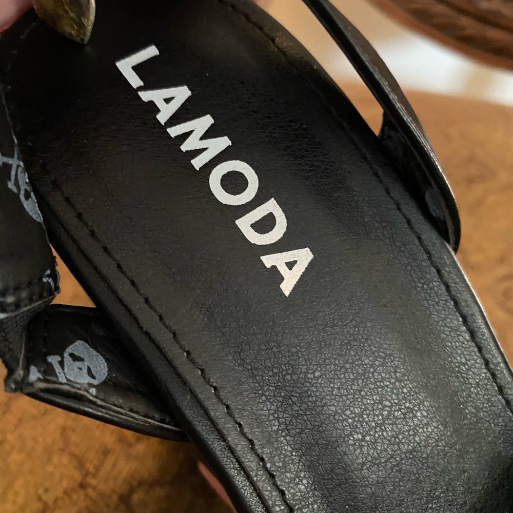 Dolls Kill Lamoda Future Stranger Pink Felt Heart Chunky Platform Heels - Picture 6 of 8